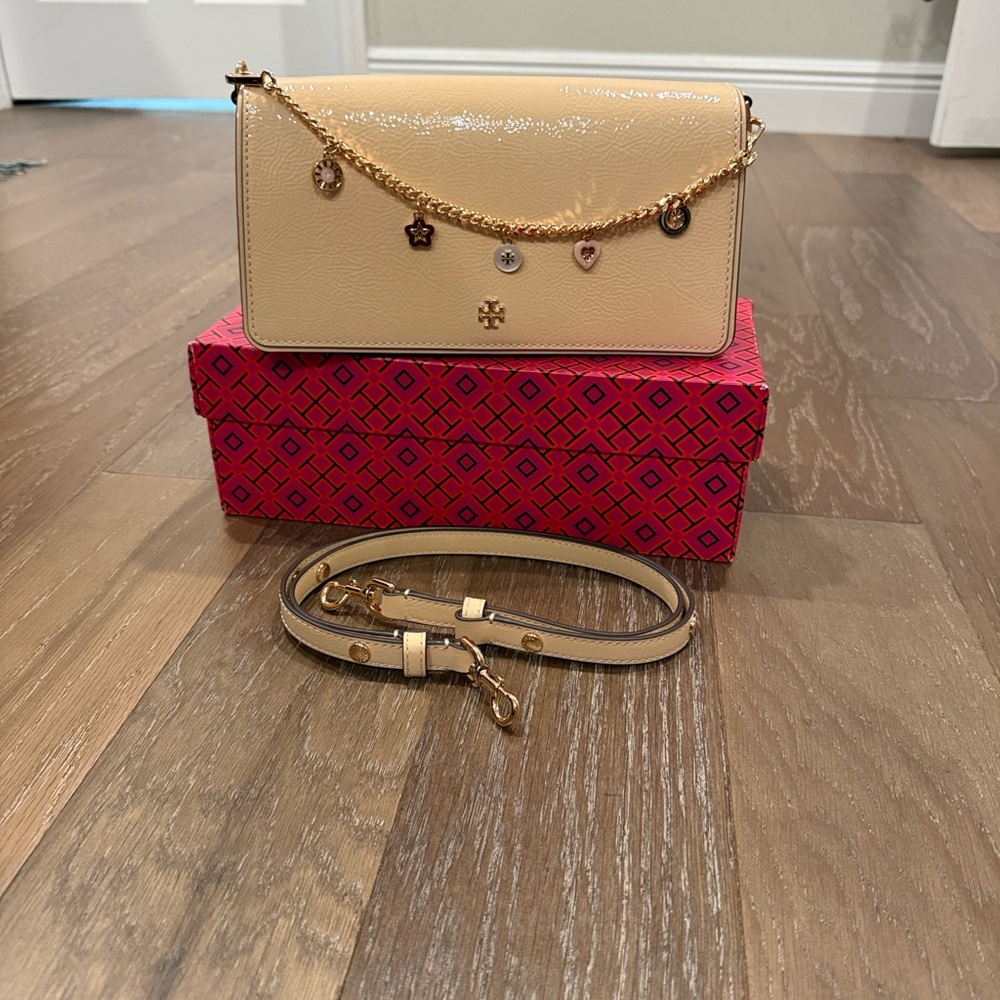 Tory Burch Elegant Convertible Crossbody Bag with Gold removable Charms - Picture 1 of 10